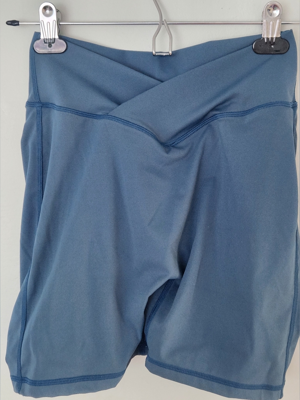 Yeoreo Deep Blue Pocket Scrunch Athletic Shorts Large - Never Worn - Picture 8 of 9